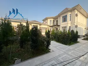 3 qavatli uy sotiladi − 400 m²