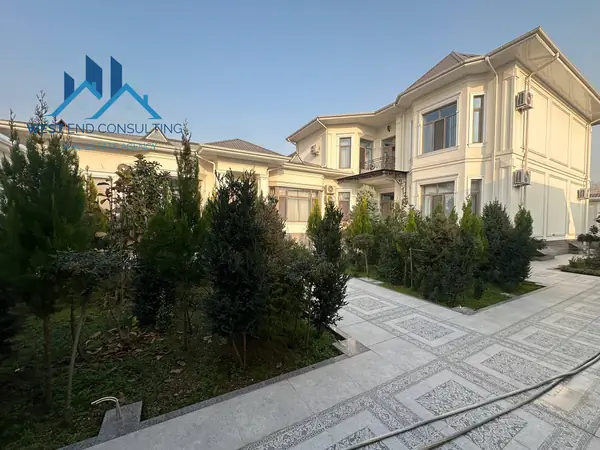3 qavatli uy − 400 m², 7.3 sot. 