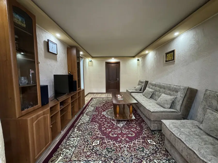 Продается 2-комнатная квартира − 52 м²