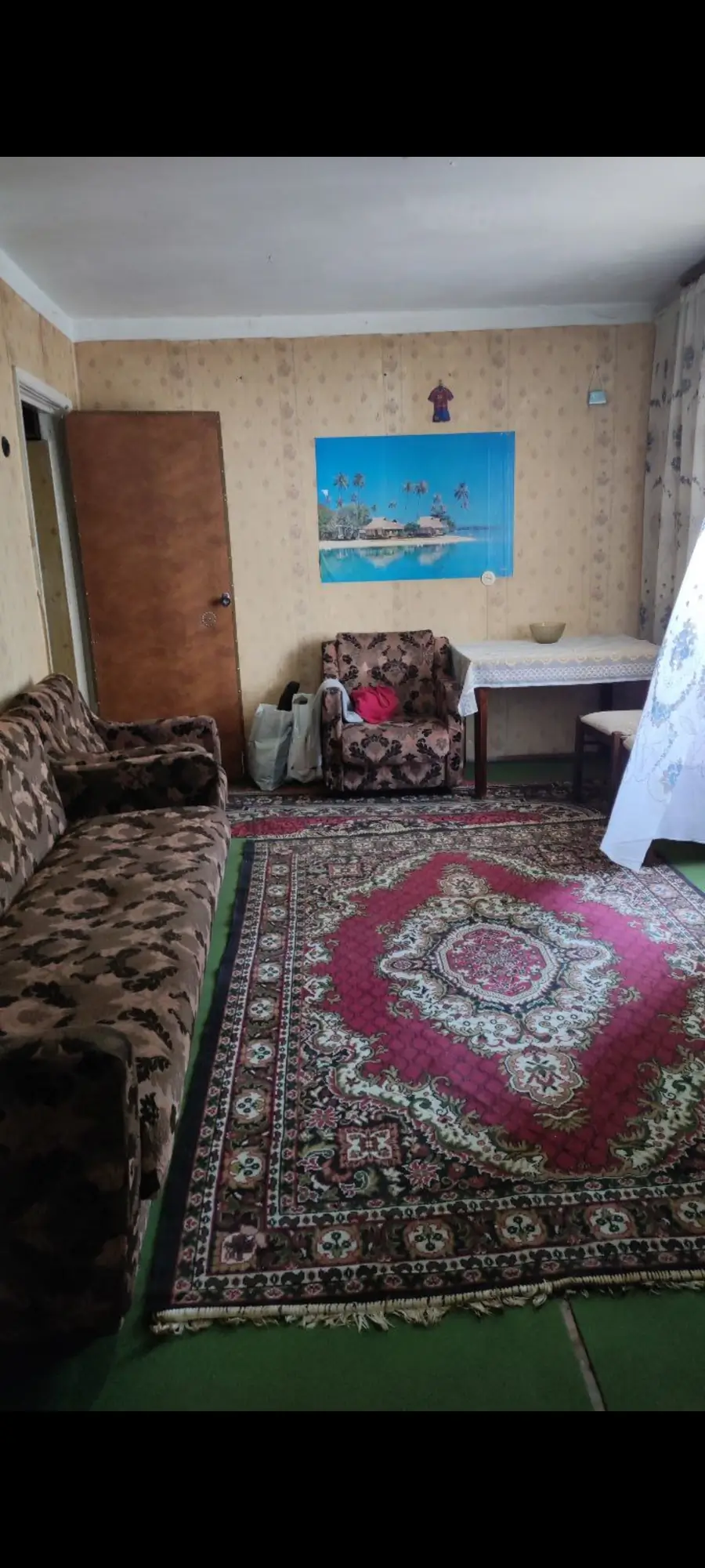 Продается 1-комнатная квартира − 40 м²
