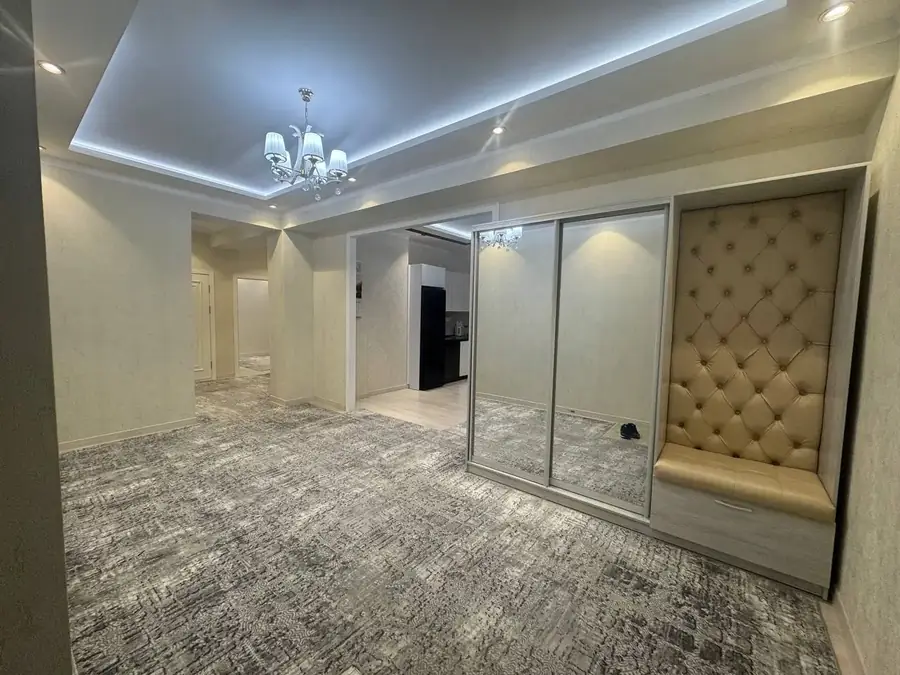 Сдается 3-комнатная квартира − 100 м²