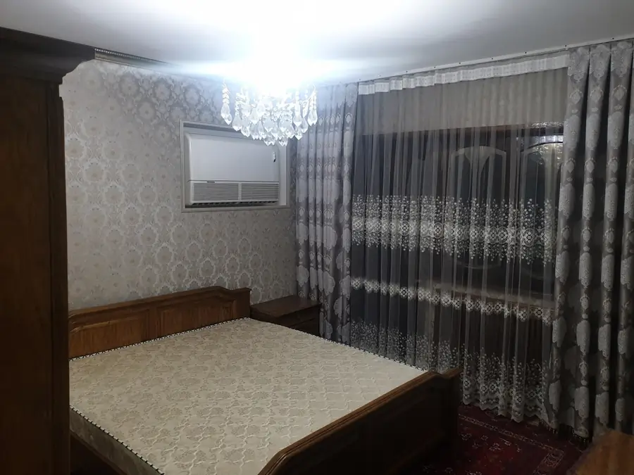 Продается 4-комнатная квартира − 156 м²