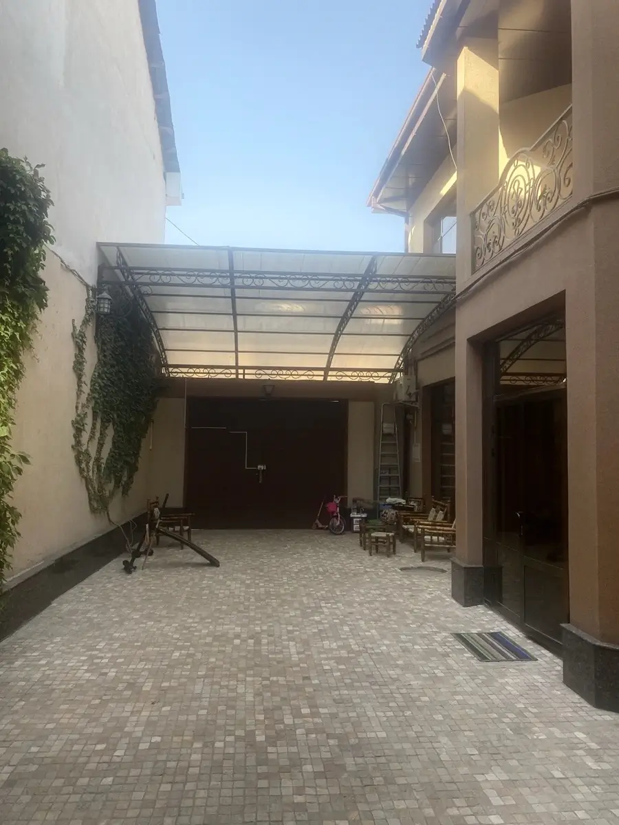Ijaraga 2 qavatli uy − 250 m²