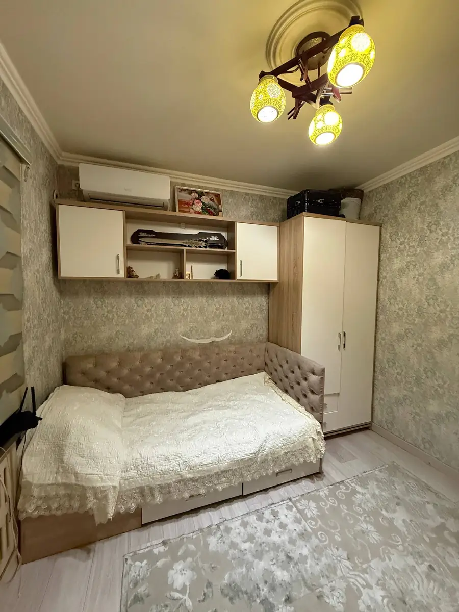 4 xonali kvartira sotiladi − 96 m²