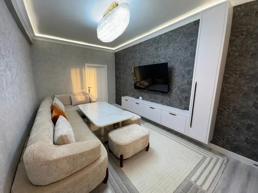 3 xonali kvartira sotiladi − 81 m²