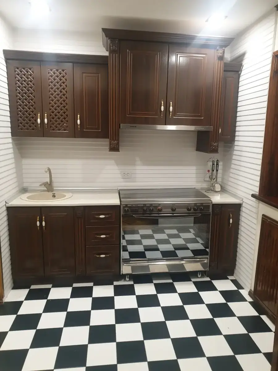 Продается 4-комнатная квартира − 156 м²