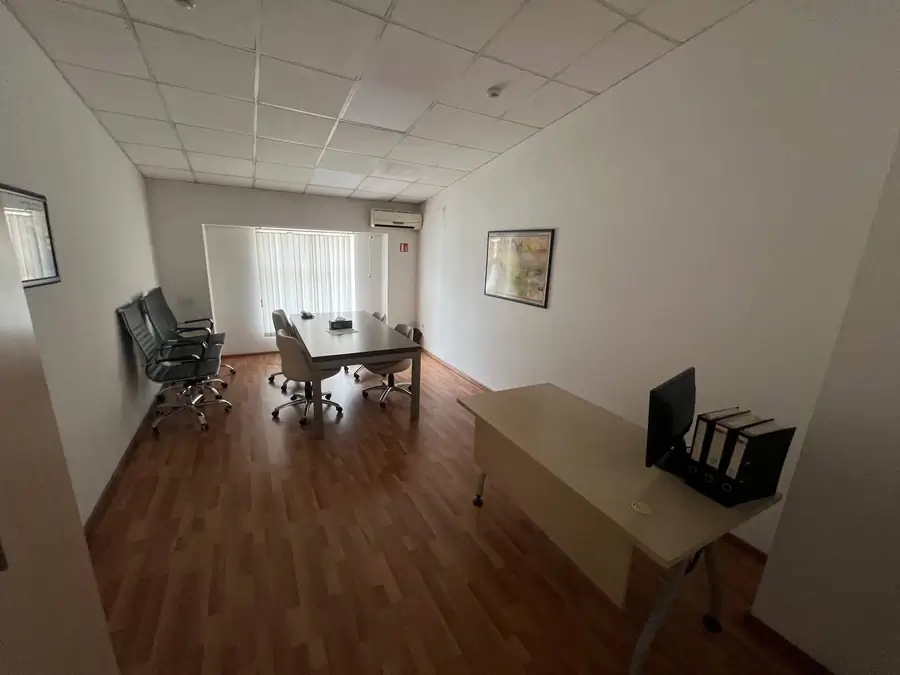 Ijaraga ofis − 600 m²