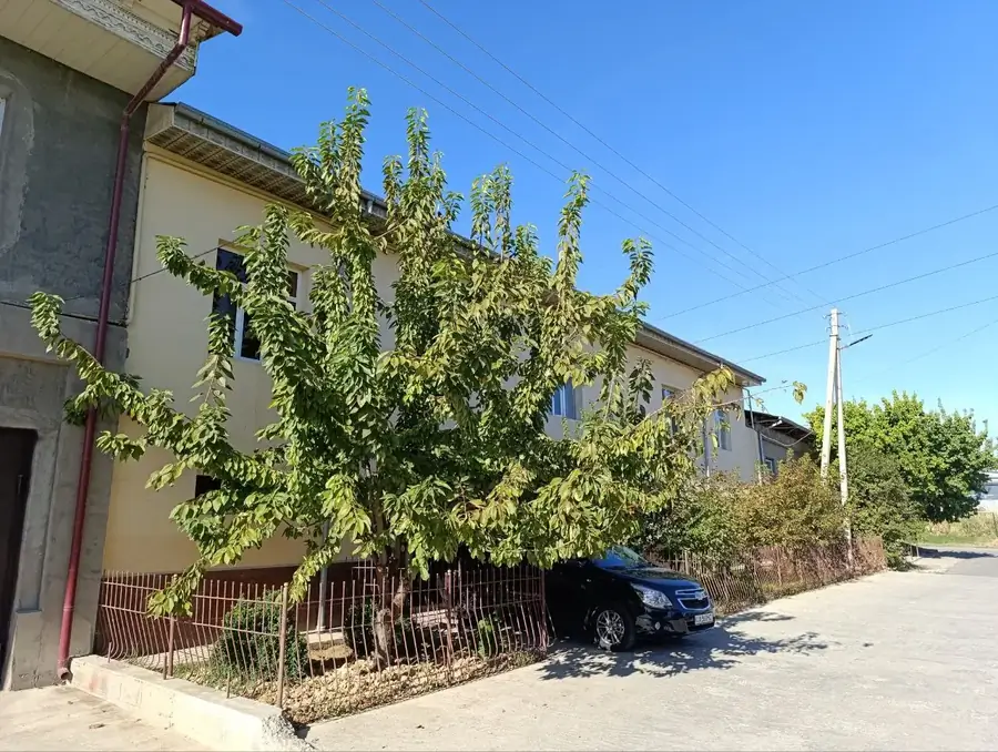 2 qavatli uy sotiladi − 450 m²