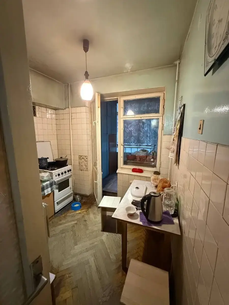 4 xonali kvartira sotiladi − 80 m²