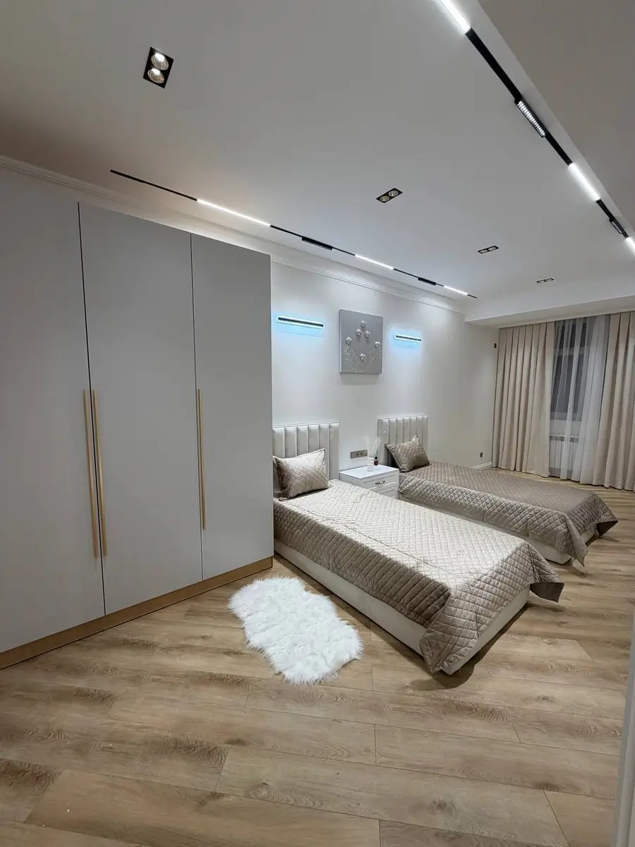 Продается 4-комнатная квартира − 80 м²