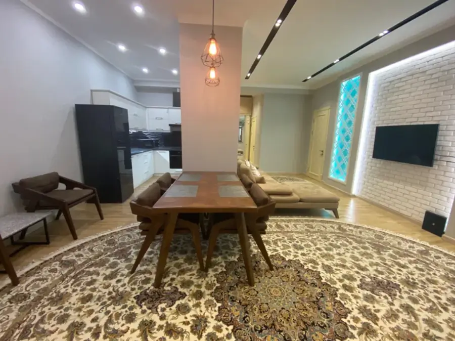 Продается 2-комнатная квартира − 100 м²