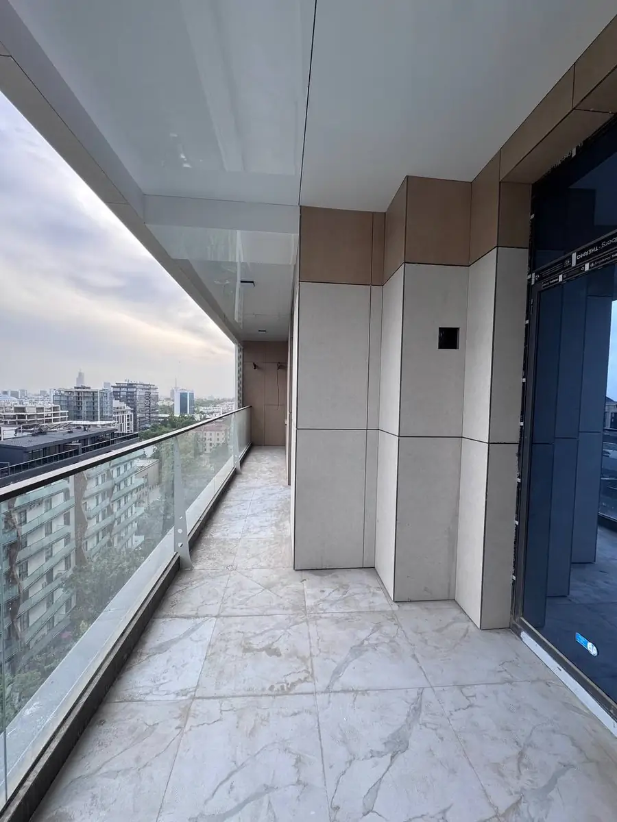3 xonali kvartira sotiladi − 79 m²