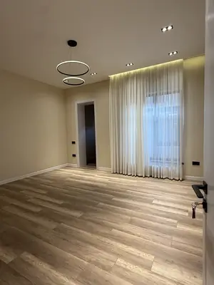 3 qavatli uy sotiladi − 425 m²