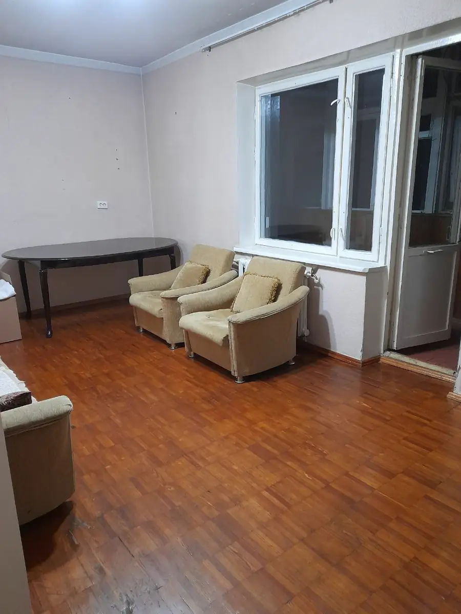 Продается 2-комнатная квартира − 56 м²