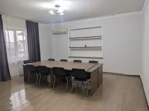 Ijaraga ofis − 400 m²
