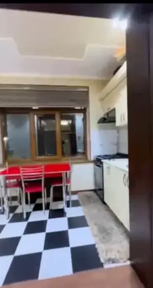 3 xonali kvartira − 100 m², 1/4 qavat
