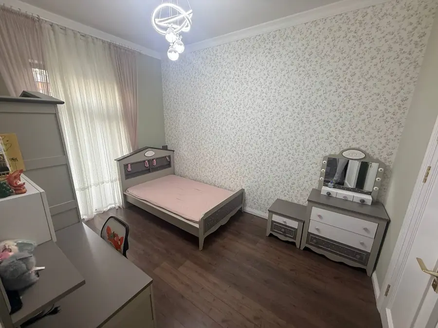 Ijaraga 3 qavatli uy − 400 m²