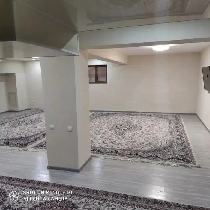 Продается Более 5-комнатная квартира − 284 м²