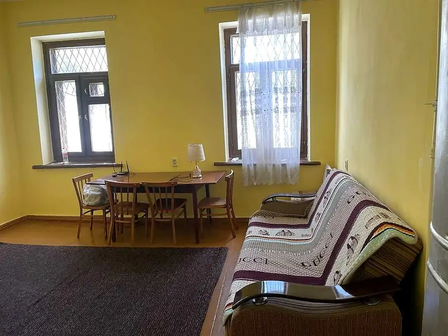 3 xonali kvartira sotiladi − 65 m²