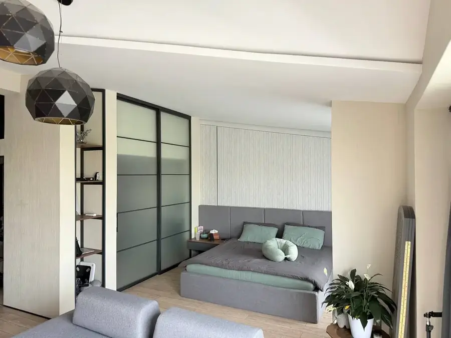 4 xonali kvartira sotiladi − 139 m²