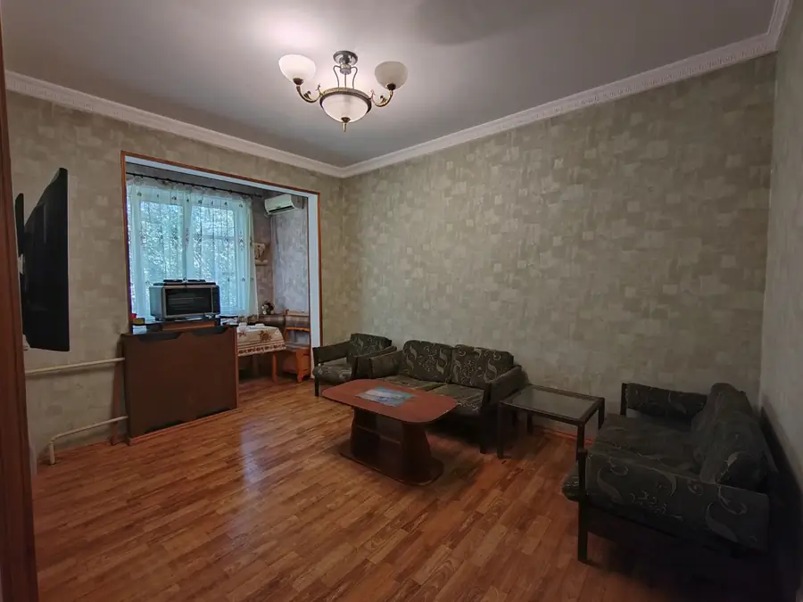 Продается 3-комнатная квартира − 54 м²