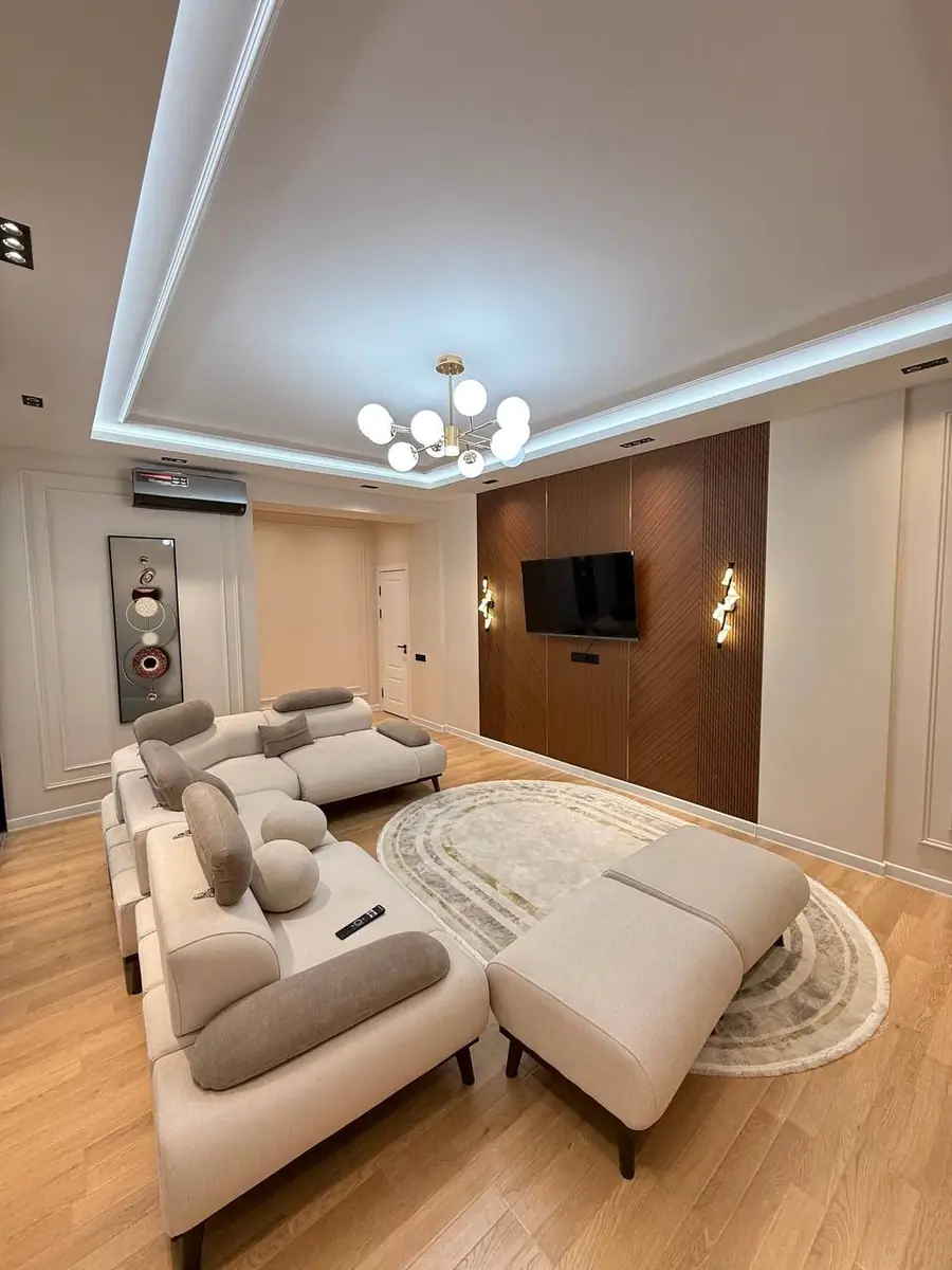 Сдается 3-комнатная квартира − 90 м²