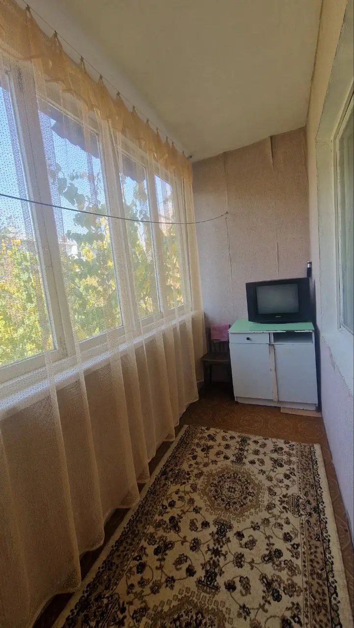 Сдается 2-комнатная квартира − 400 м²