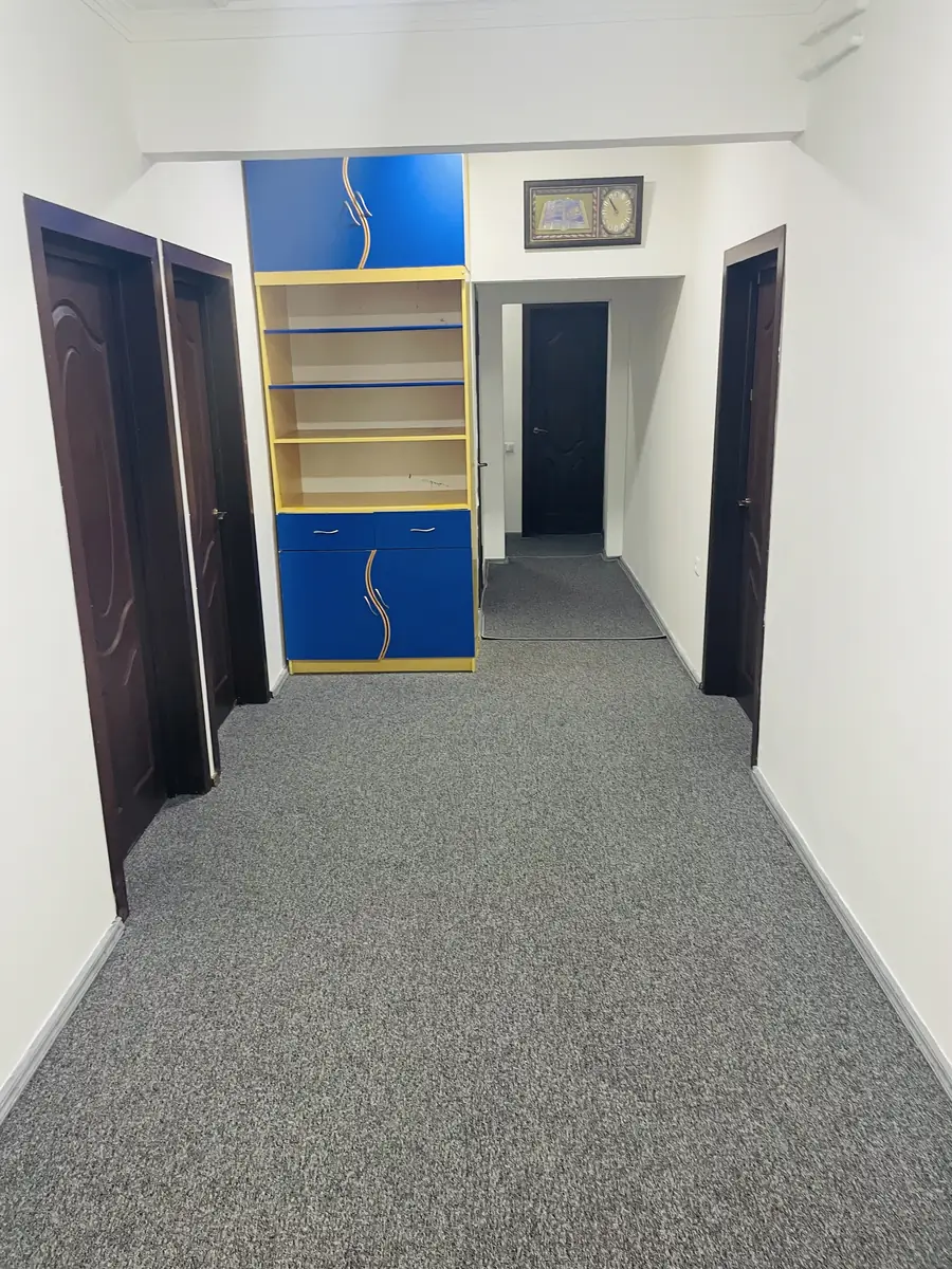 Сдается Более 5-комнатная квартира − 130 м²