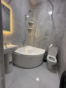 3 xonali kvartira sotiladi − 65 m²