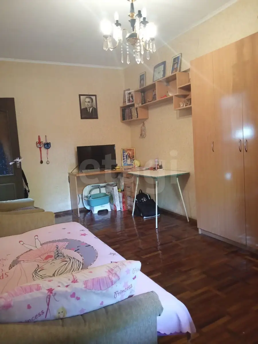 Продается 4-комнатная квартира − 88 м²