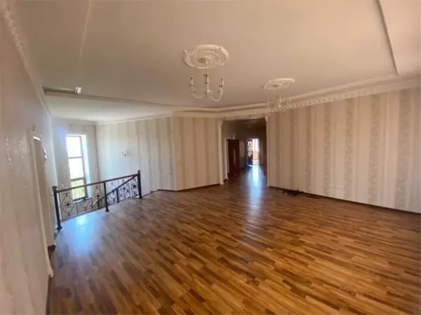 2 qavatli uy − 350 m², 3 sot. 