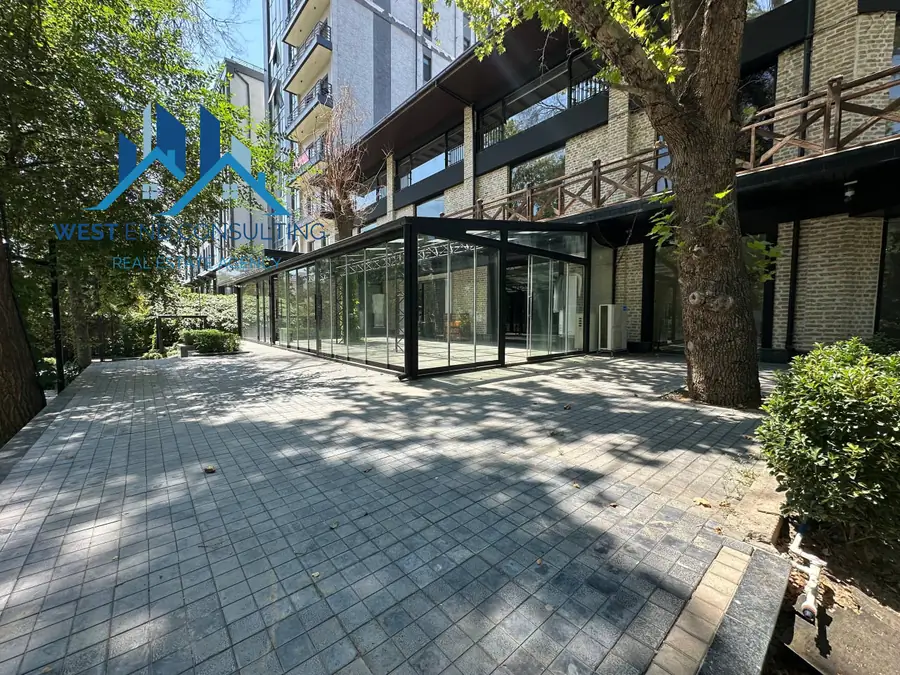 Ijaraga obshepit maydoni − 1150 m²
