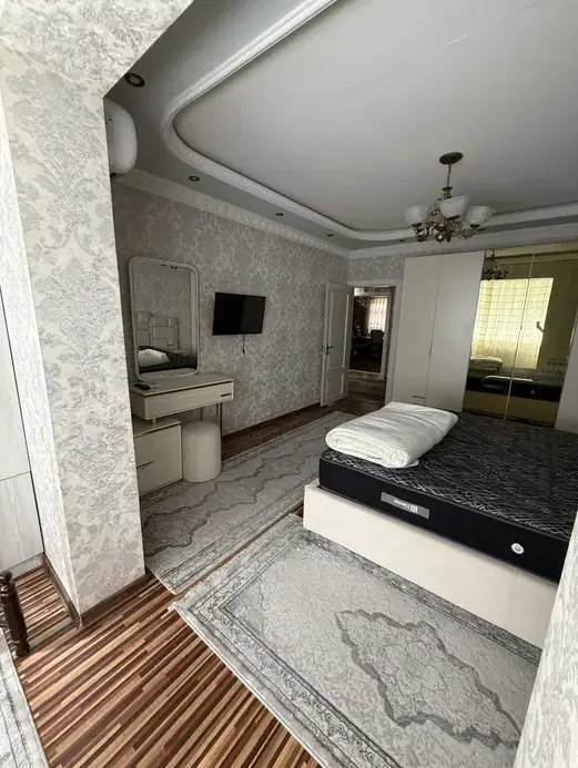 4 xonali kvartira sotiladi − 128 m²