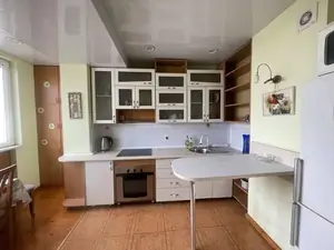 Сдается 2-комнатная квартира − 75 м²