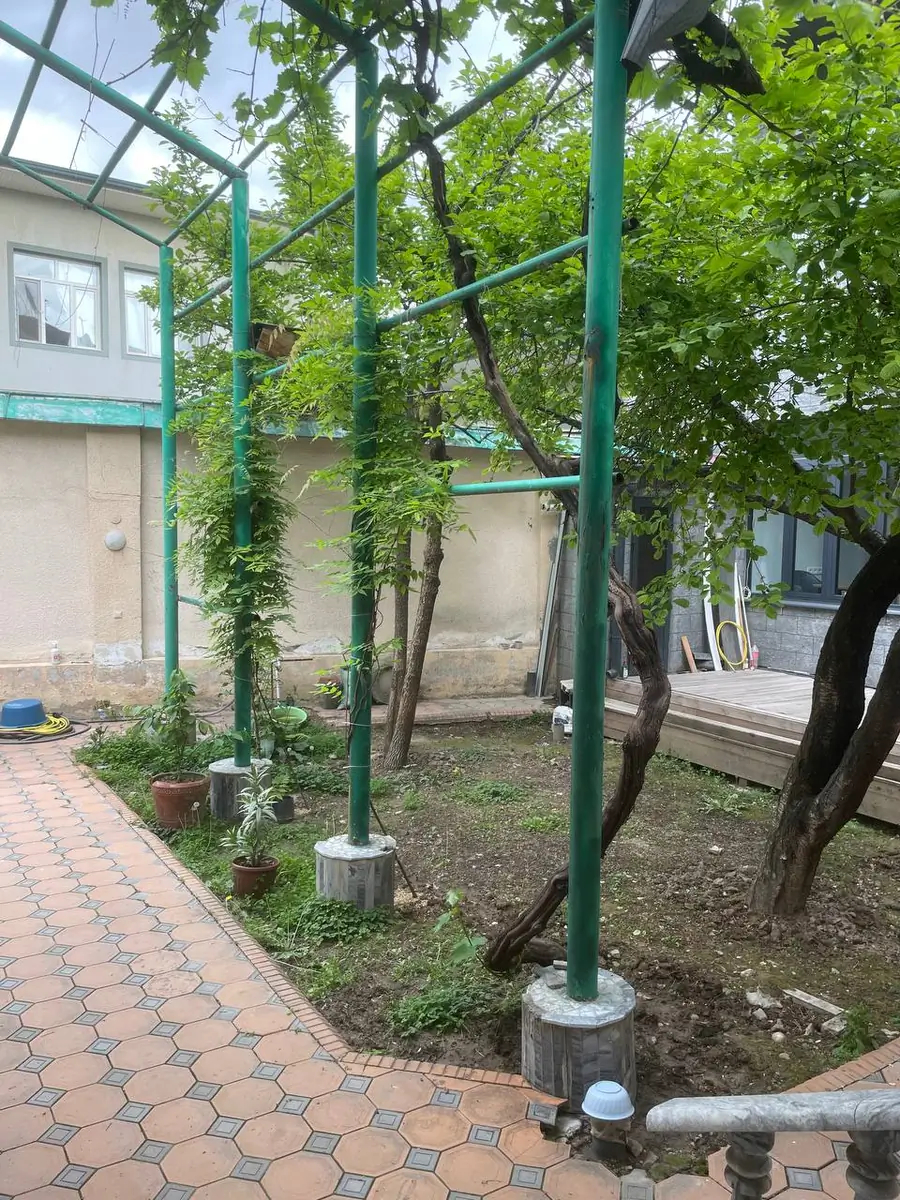 Ijaraga 2 qavatli uy − 340 m²