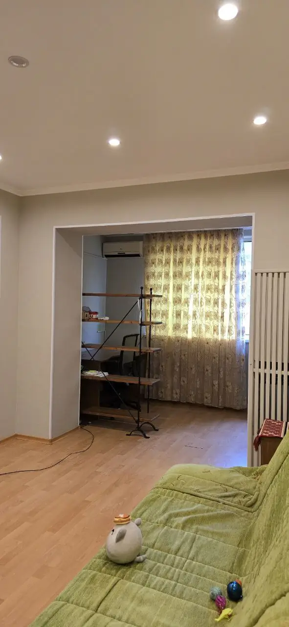 Продается 2-комнатная квартира − 60 м²