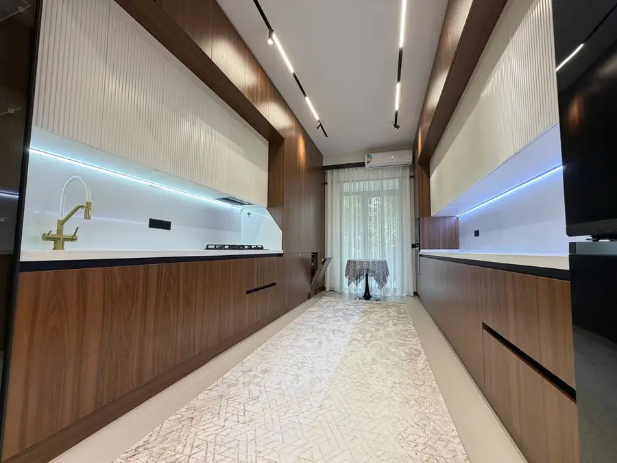 3 xonali kvartira sotiladi − 80 m²