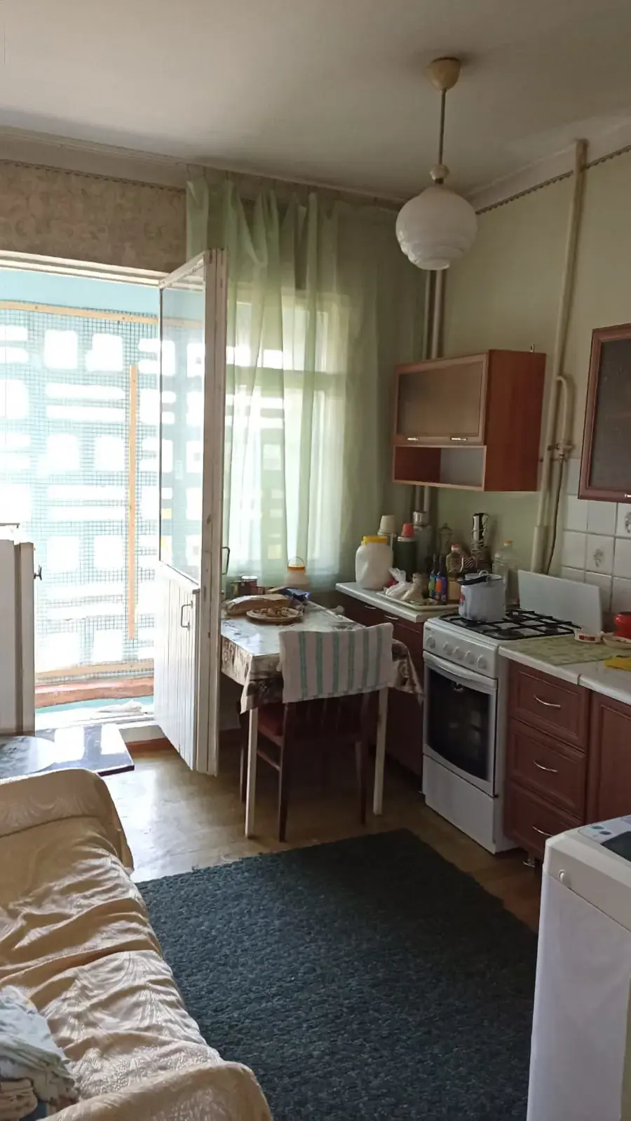 Продается 2-комнатная квартира − 57 м²