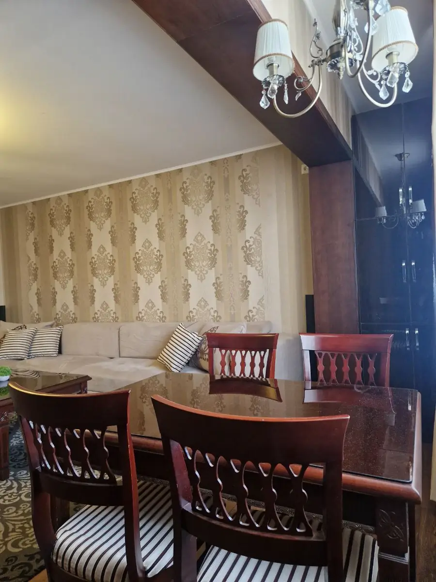 Продается 2-комнатная квартира − 60 м²