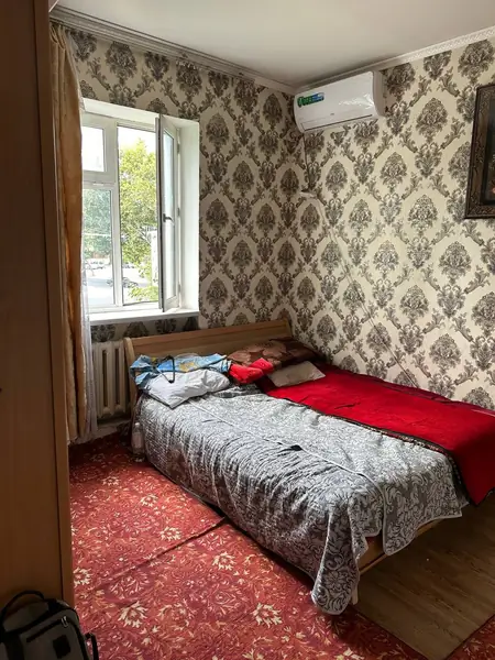 2-комнатная квартира − 90 м², 2/4 этаж