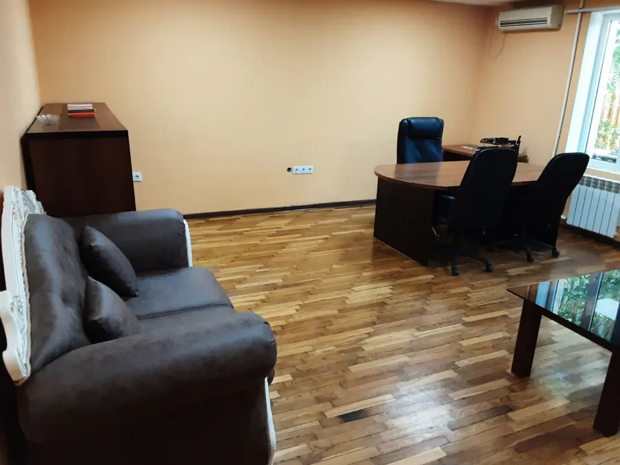 Продается офис − 1645 м²