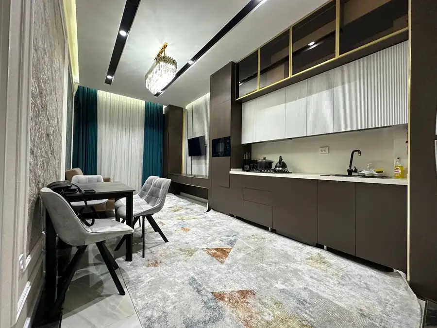 Сдается 1-комнатная квартира − 70 м²
