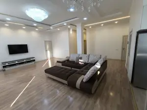 Сдается Более 5-комнатная квартира − 180 м²