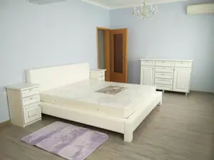 Продается 4-комнатная квартира − 182 м²