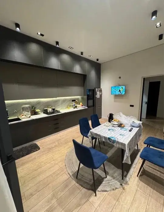 Ijaraga 3 qavatli uy − 480 m²