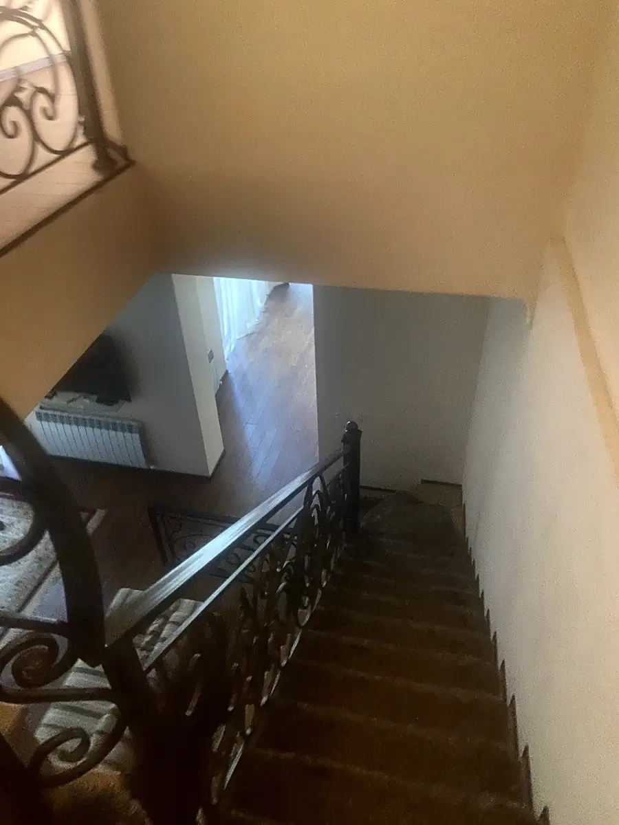 Ijaraga 2 qavatli uy − 250 m²