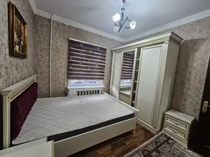 Сдается 4-комнатная квартира − 100 м²