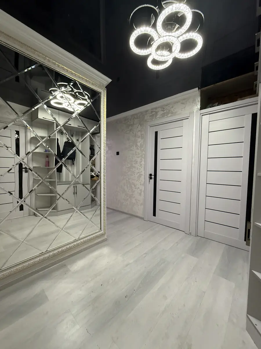 Продается 4-комнатная квартира − 76.5 м²