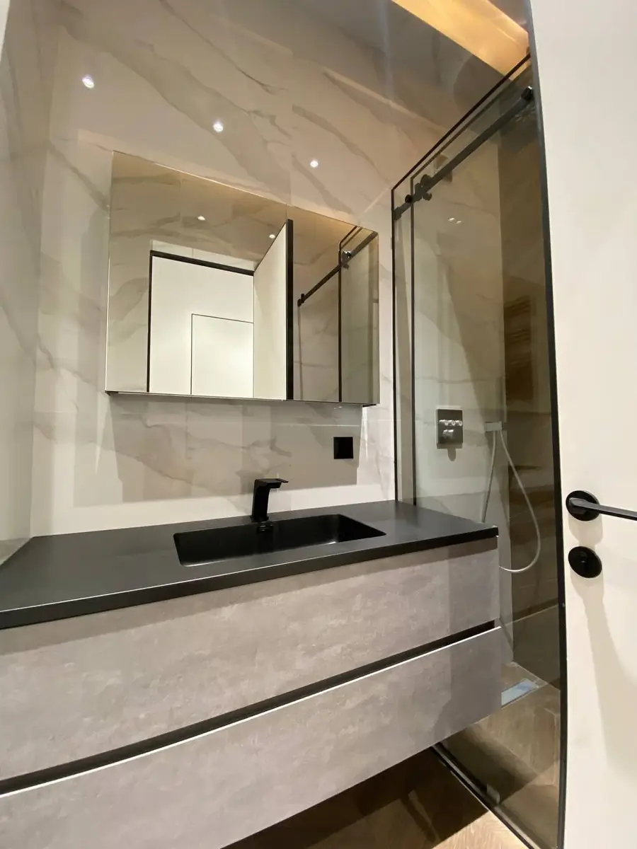 Сдается 3-комнатная квартира − 122 м²