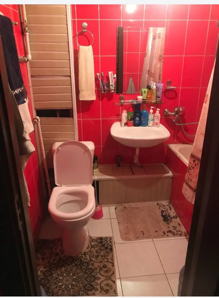 2 xonali kvartira sotiladi − 260 m²